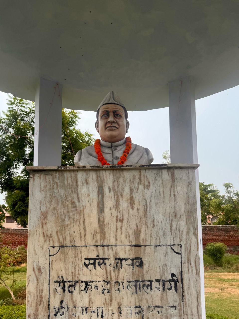 हांसी गीता भवन के संस्थापकों के सम्मान में ट्रस्ट परिसर में स्मारक